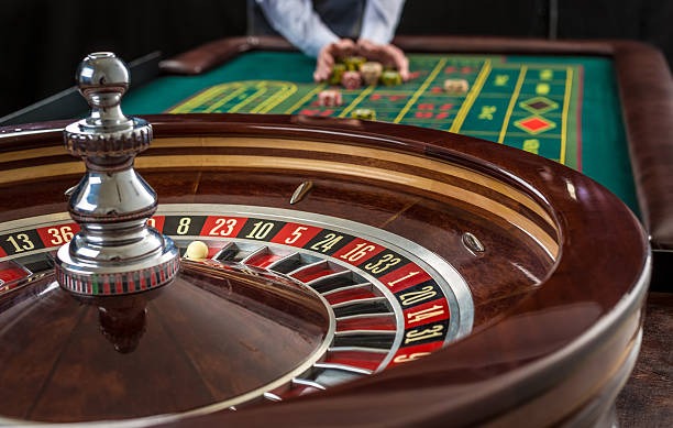 iramatoto platform interface showing live-dealer tables, sportsbook, and slots